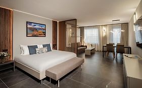 Isabella Suites